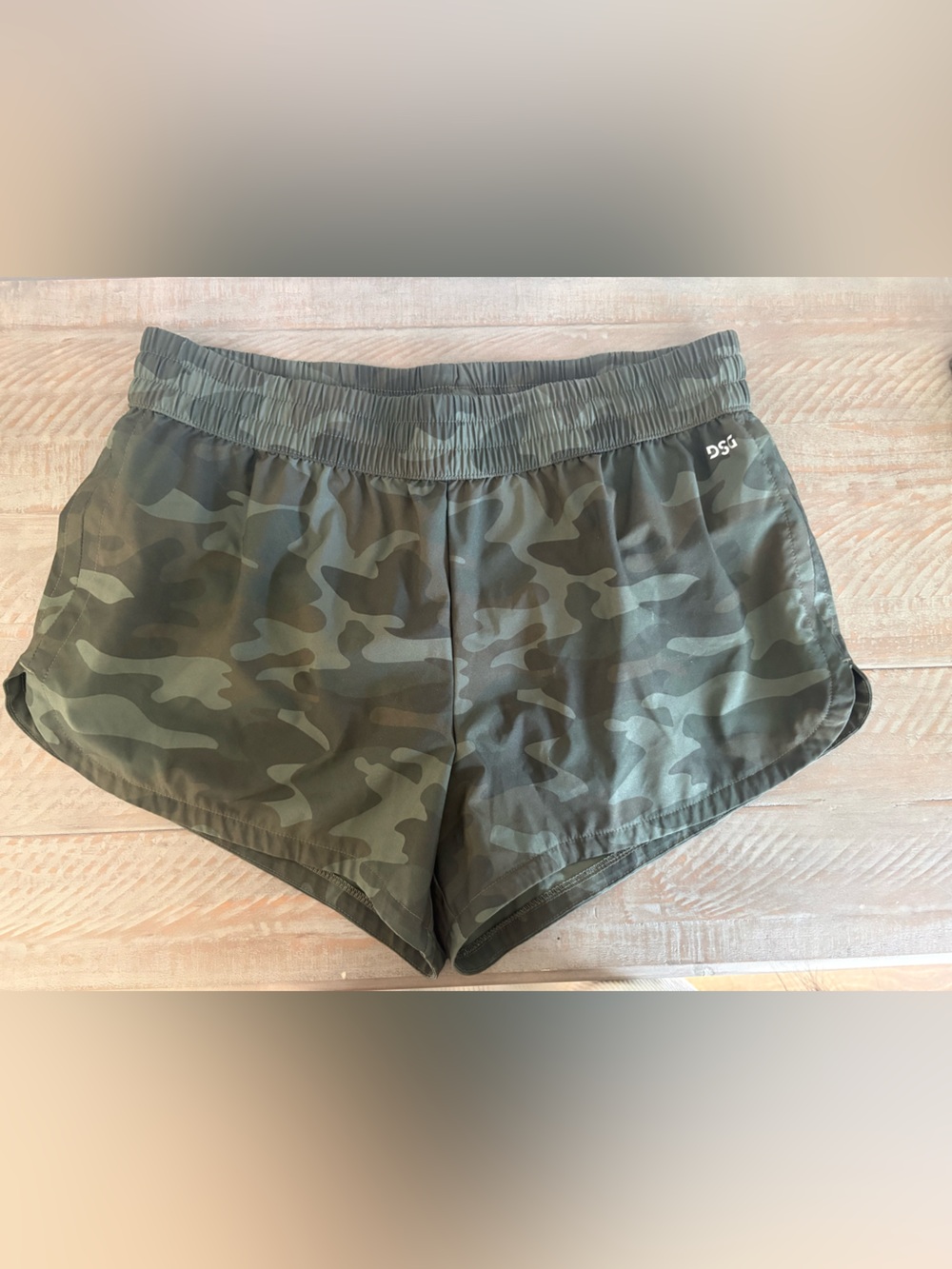 NWOT Women’s Dick’s Sporting Goods Olive Camo Athletic Shorts Logo (Sz M)
